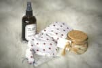 Pack rituel du soir Déconnexion : brume d’ambiance Thé noir & Vanille, masque chauffant lin et lavande à motif cœurs et bougie bien-être Cannelle