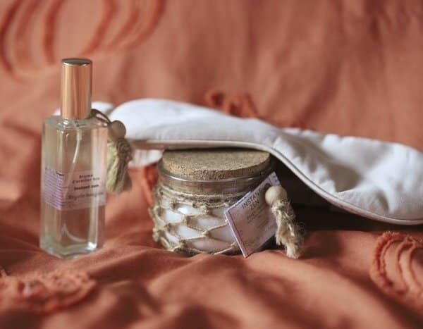 Pack rituel du soir Découverte : bougie bien-être Instant Zen, brume d’oreiller bio et masque de nuit en bambou